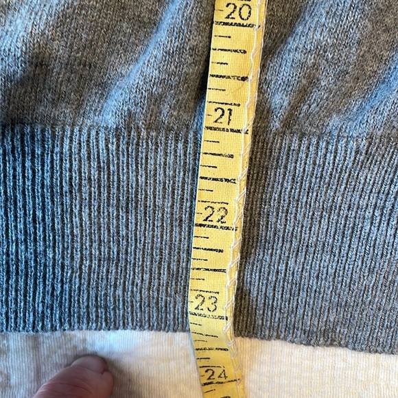 Pop Sugar Women’s Sweater Size Large Gray Soft EUC Split Hem V Neck Casual - Picture 9 of 10